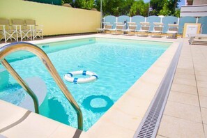 Outdoor pool - Hotel Diplomatic (Cesenatico)