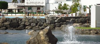 Playa Blanca Apartment, good location, close to Marina, fast WiFi / TV.