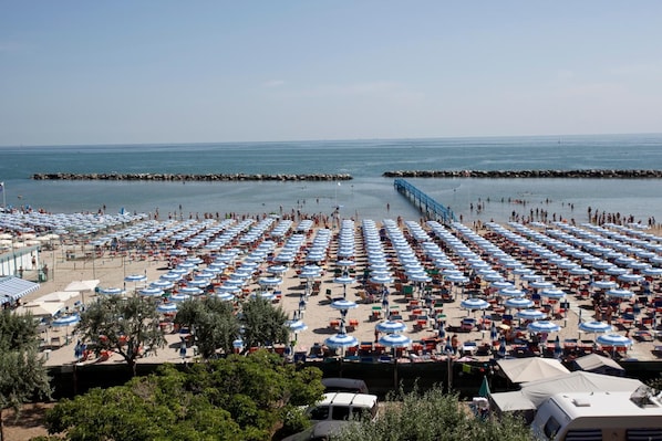 Am Strand, weißer Sandstrand