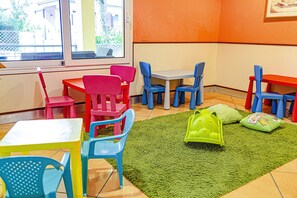 子供用の遊び場 - 屋内