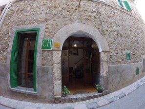 Property entrance - Hostal Casa Margarita (Sóller)