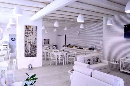 Free daily buffet breakfast. Hotel Gli Ulivi