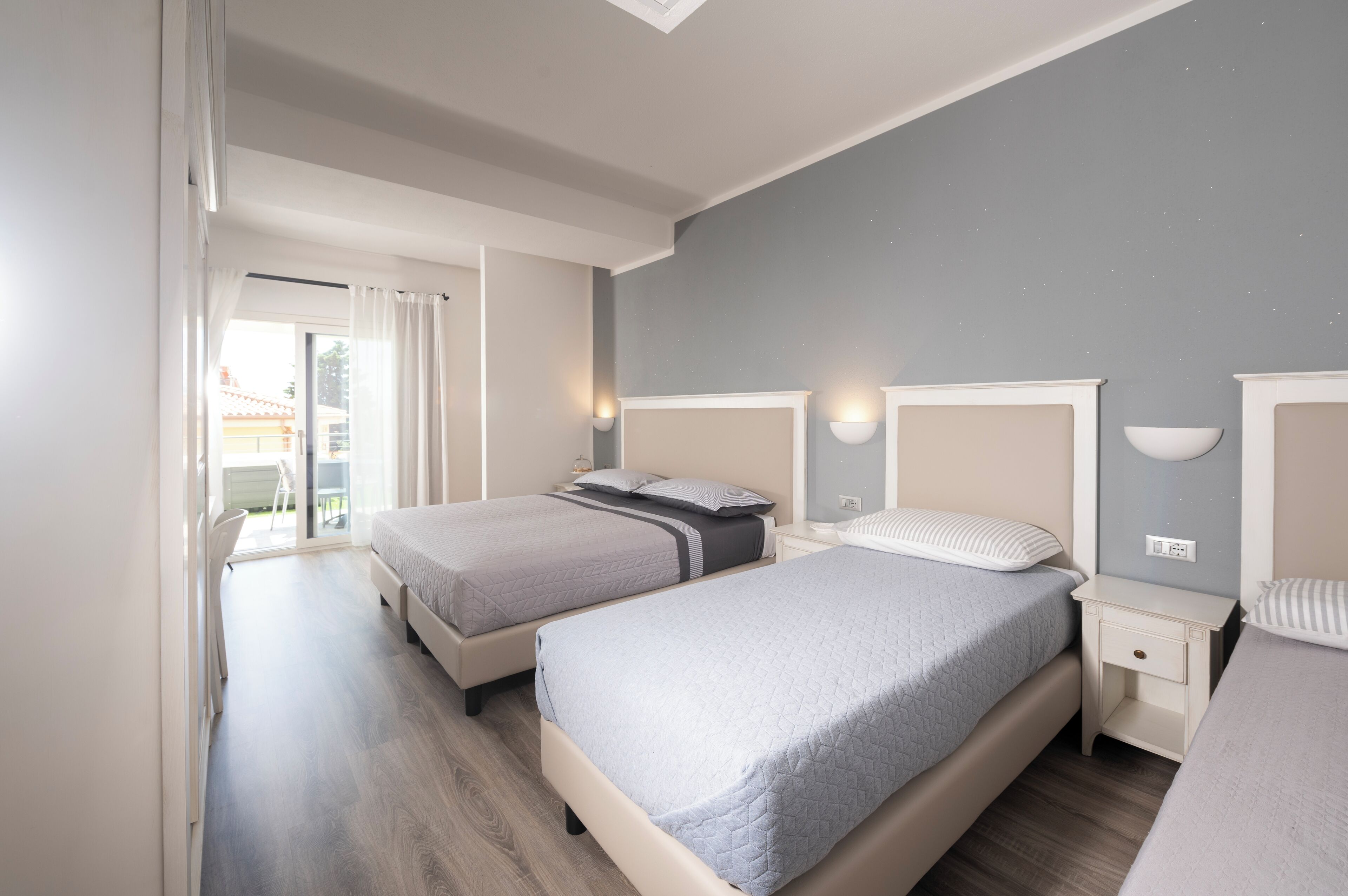 舒适客房, 热水浴缸 | 迷你吧、客房内保险箱、特色装修、办公桌