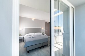 Minibar, coffres-forts dans les chambres, décoration personnalisée