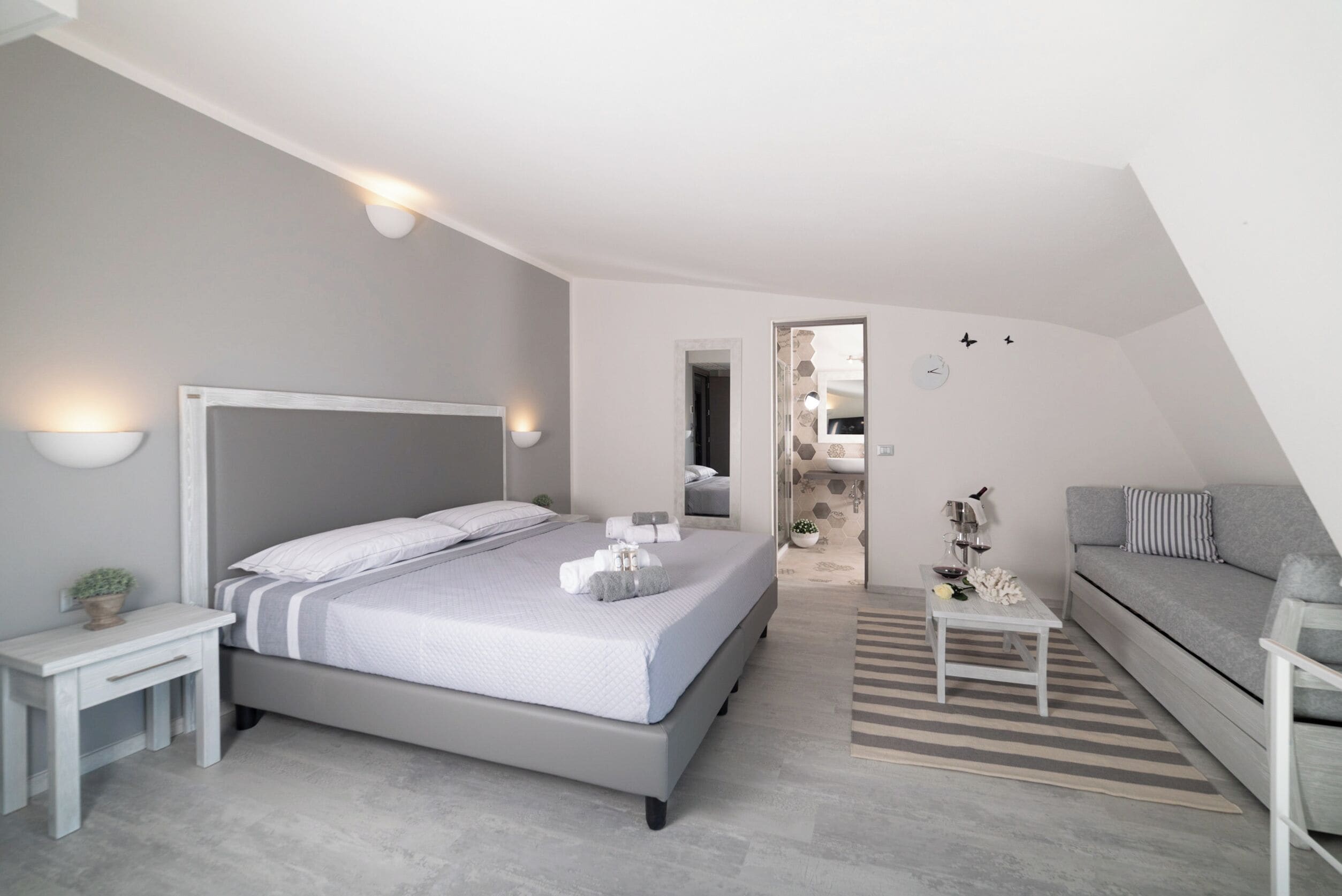 舒适客房, 阳台, 海景 | 迷你吧、客房内保险箱、特色装修、办公桌