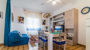 Appartement, 1 chambre | Restauration dans la chambre