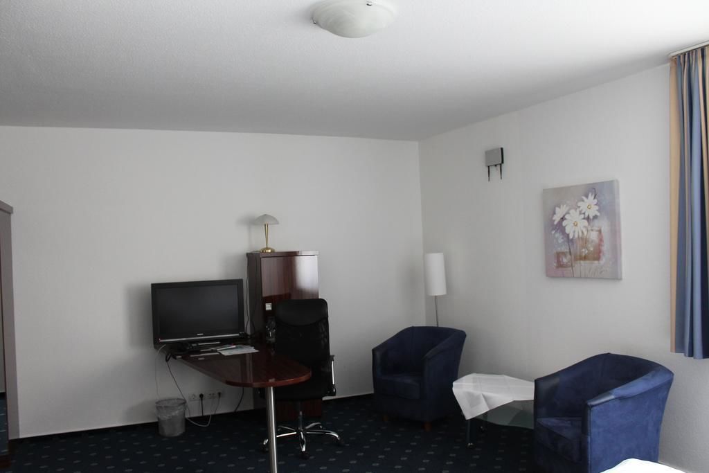 suite | desk, free cots/infant beds, free wifi, bed sheets