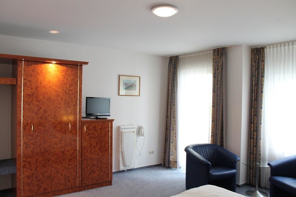 suite | desk, free cots/infant beds, free wifi, bed sheets
