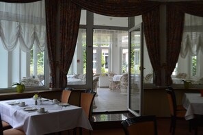Daily buffet breakfast for a fee - City Hotel Kassel (Kassel)