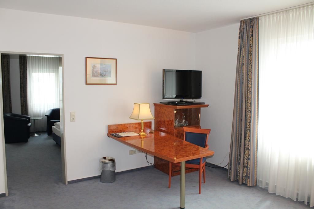 suite | desk, free cots/infant beds, free wifi, bed sheets