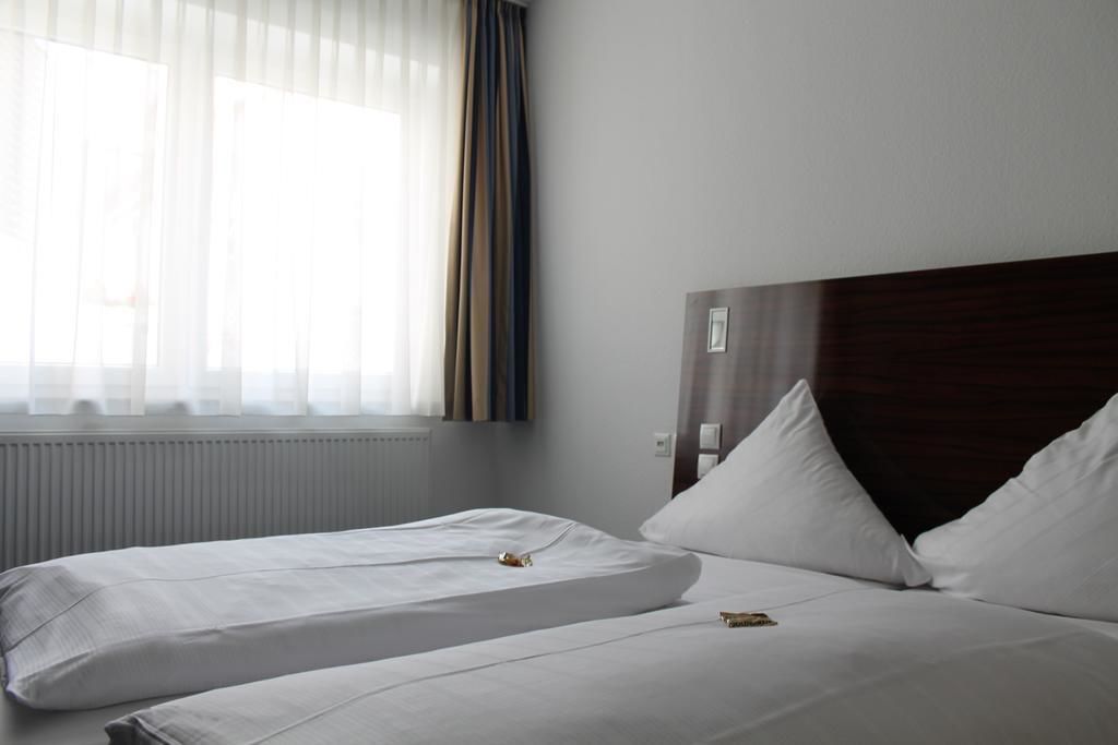 Desk, free cribs/infant beds, free WiFi, bed sheets