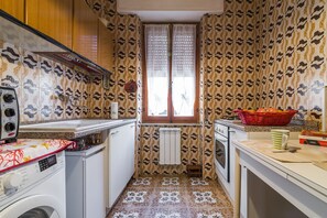 Apartment, 2 Schlafzimmer | Eigene Küche | Großer Kühlschrank, Ofen, Herdplatte, Kochgeschirr/Geschirr/Besteck