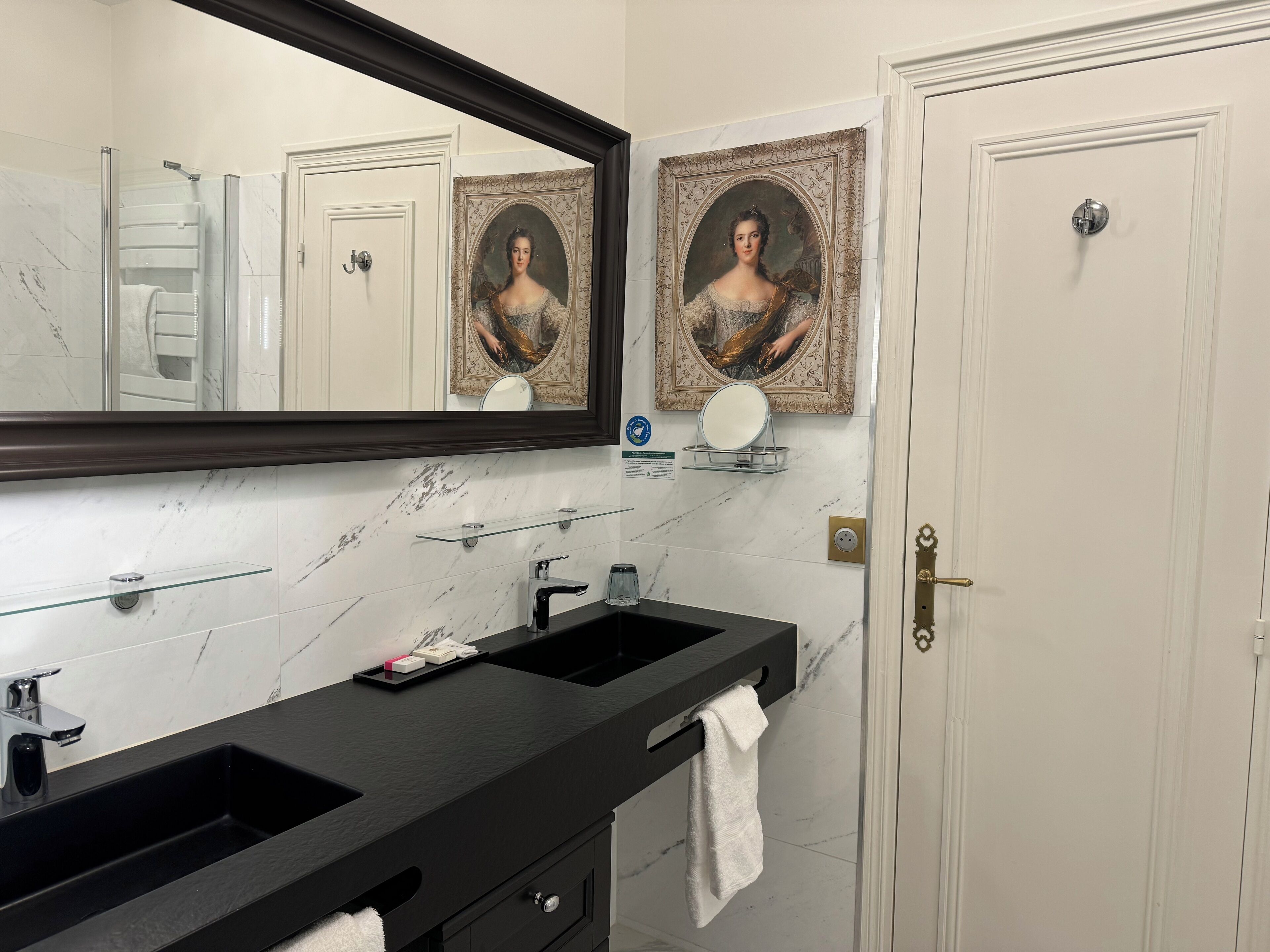 suite | bathroom | free toiletries, hair dryer, towels, soap