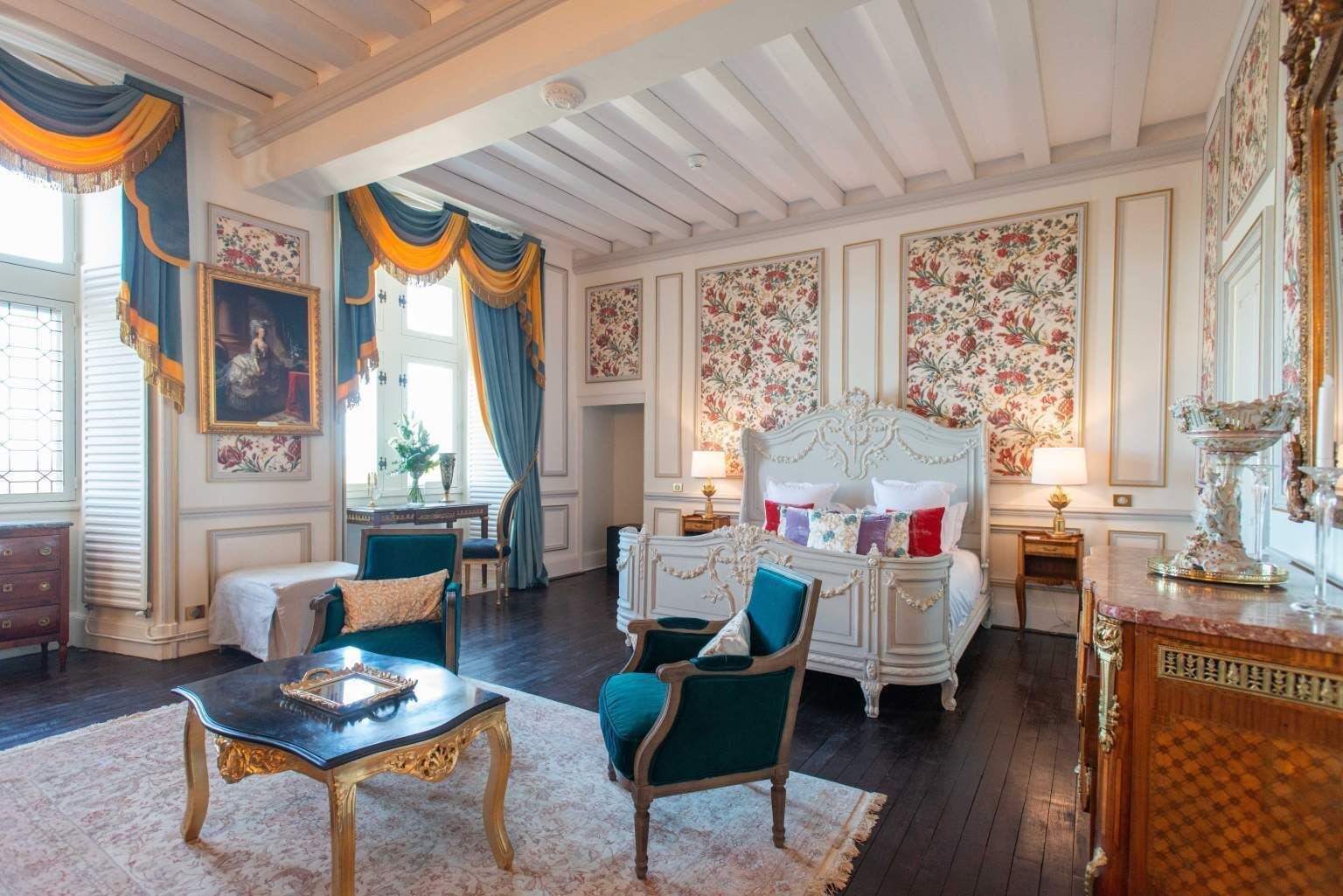 suite (josephine) | living area | flat-screen tv