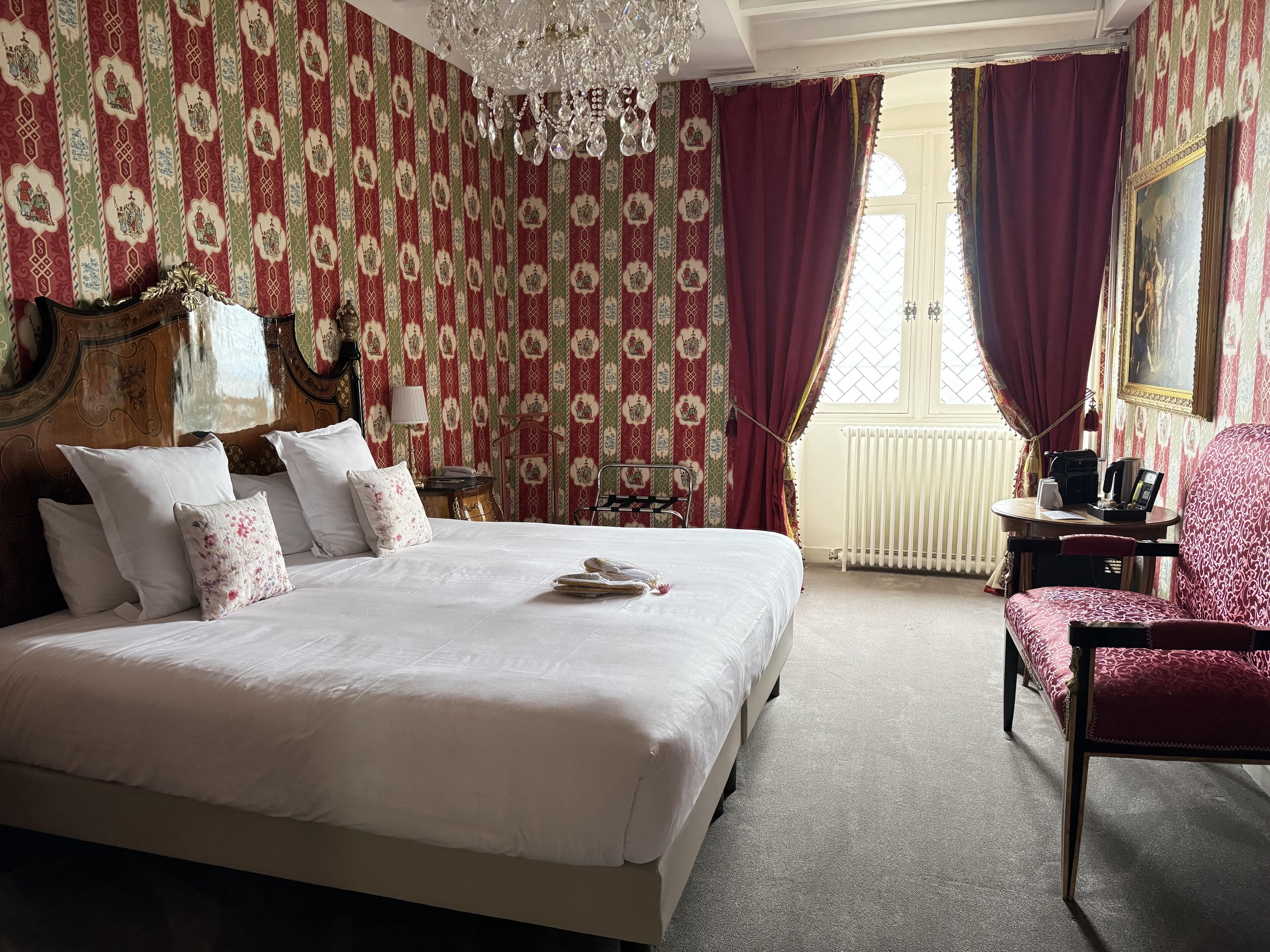 Premium bedding, in-room safe, desk, blackout drapes