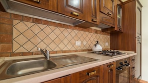 Departamento, 3 habitaciones | Cocina privada | Refrigerador, horno, parrilla de estufa y utensilios de cocina