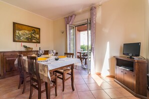 Appartamento, 3 camere da letto | Pasti in camera