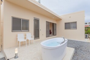 Baignoire à remous extérieure