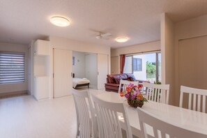 Accès au Wi-Fi (inclus), literie fournie