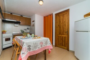 Apartment, 1 Bedroom | Private kitchen | Full-sized fridge, stovetop - AffittaSardegna - Il Pineto 1 (Orosei)