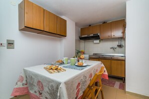 Apartment, 1 Schlafzimmer | Eigene Küche | Großer Kühlschrank, Herdplatte