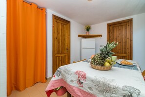 Appartement, 1 chambre | Repas dans la chambre