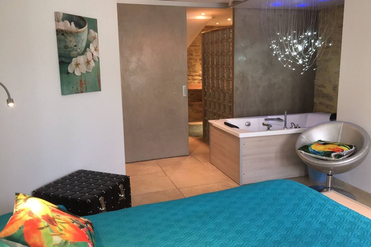Doppelzimmer, Whirlpool | 1 Schlafzimmer, hochwertige Bettwaren, Minibar, Zimmersafe