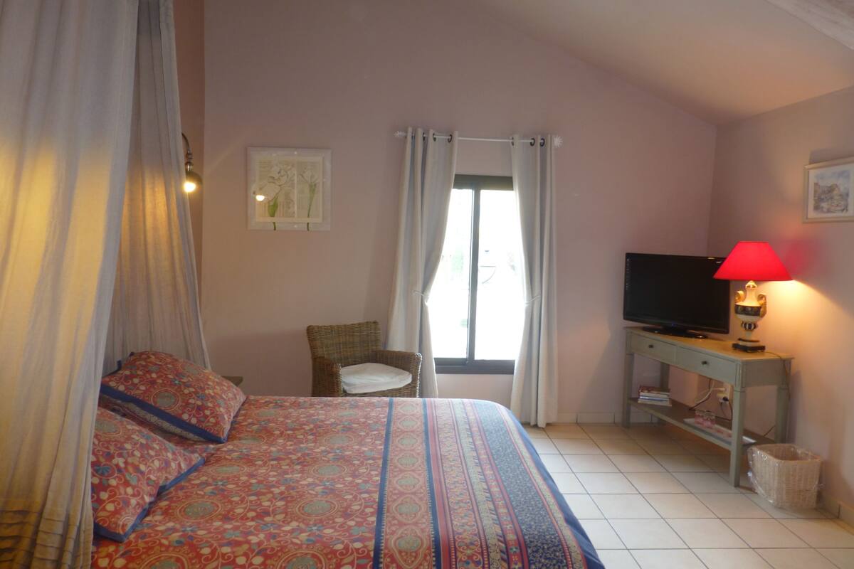 1 Schlafzimmer, hochwertige Bettwaren, Minibar, Zimmersafe