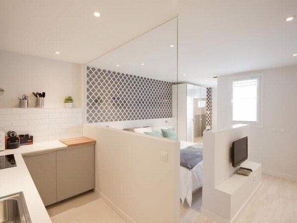 1 bedroom, iron/ironing board, internet, bed sheets