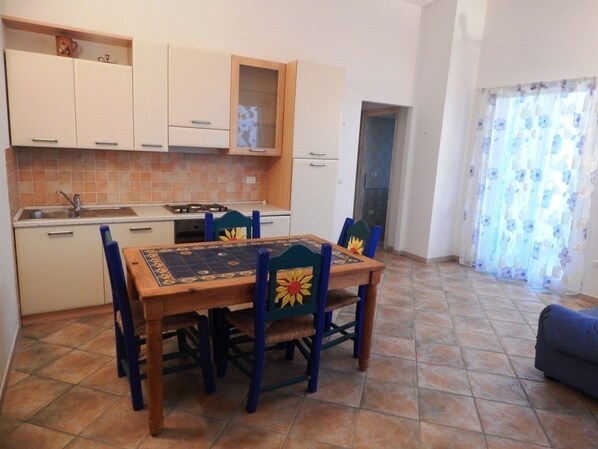 Apartment, 2 Schlafzimmer | Eigene Küche | Großer Kühlschrank, Herdplatte, Geschirrspüler