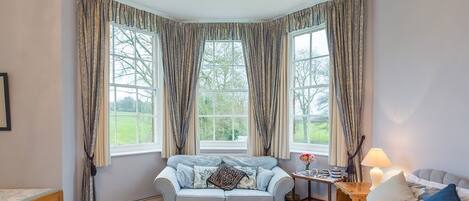 Double Room, Ensuite, Garden View (blue room)