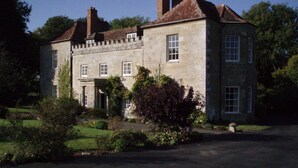 A large, historic stone building with a symmetrical facade, multiple windows, and a central entrance. - Marshwood Farm B&B (Salisbury)