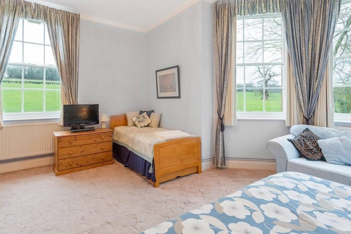 Double Room, Ensuite, Garden View (blue room)