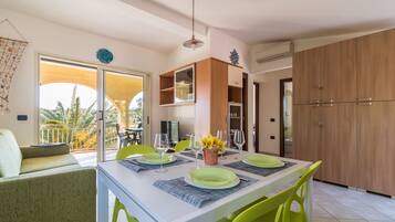 Apartment, 2 Bedrooms | In-room dining