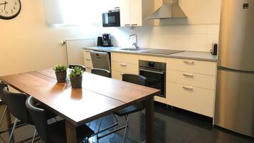 Apartment, 2 Bedrooms | Private kitchen | Fridge, microwave, oven, stovetop