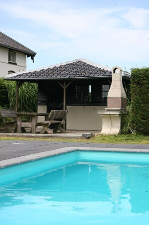 Piscine extérieure (ouverte en saison)