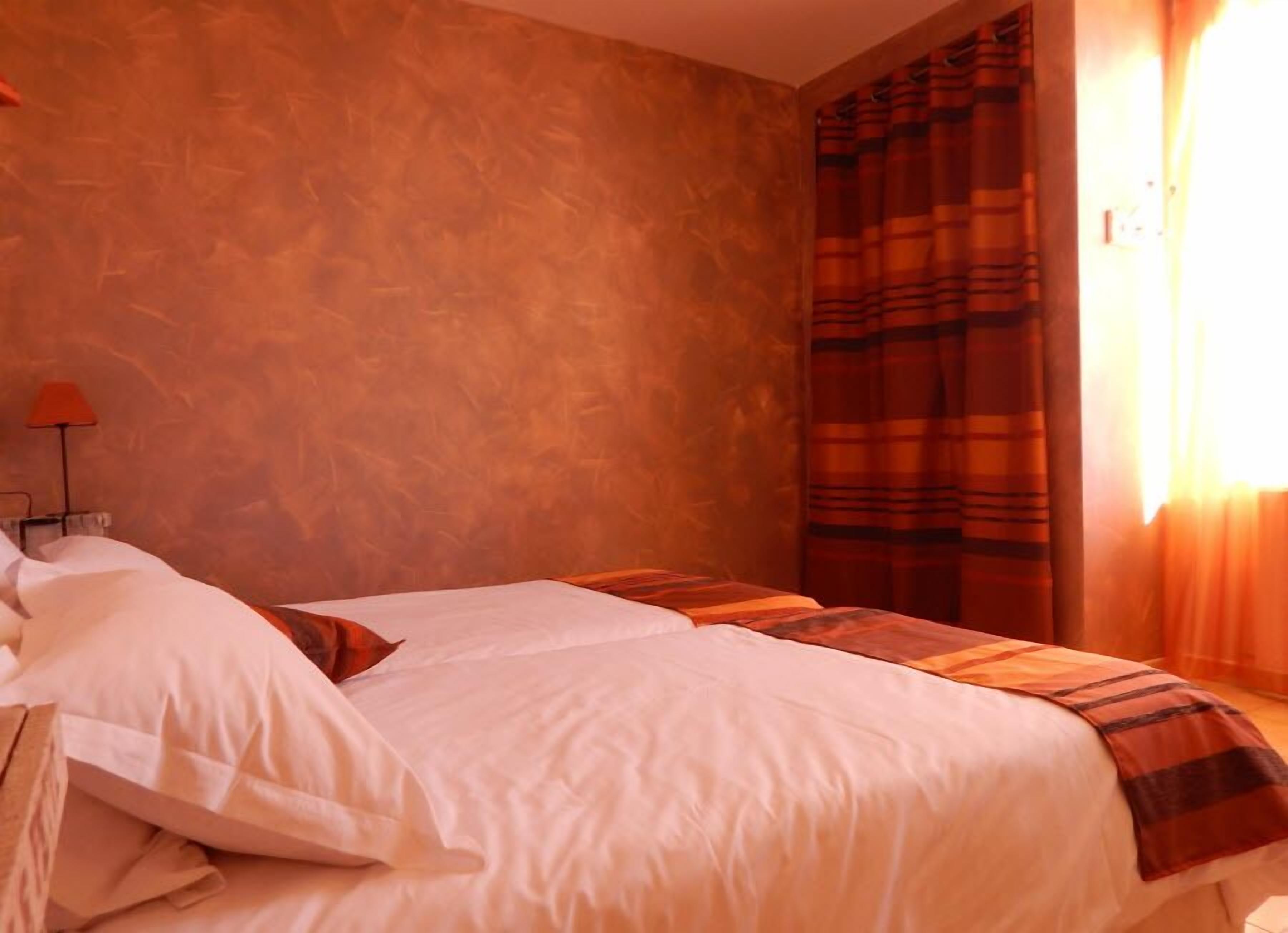 twin room | in-room safe, desk, free cots/infant beds, free wifi