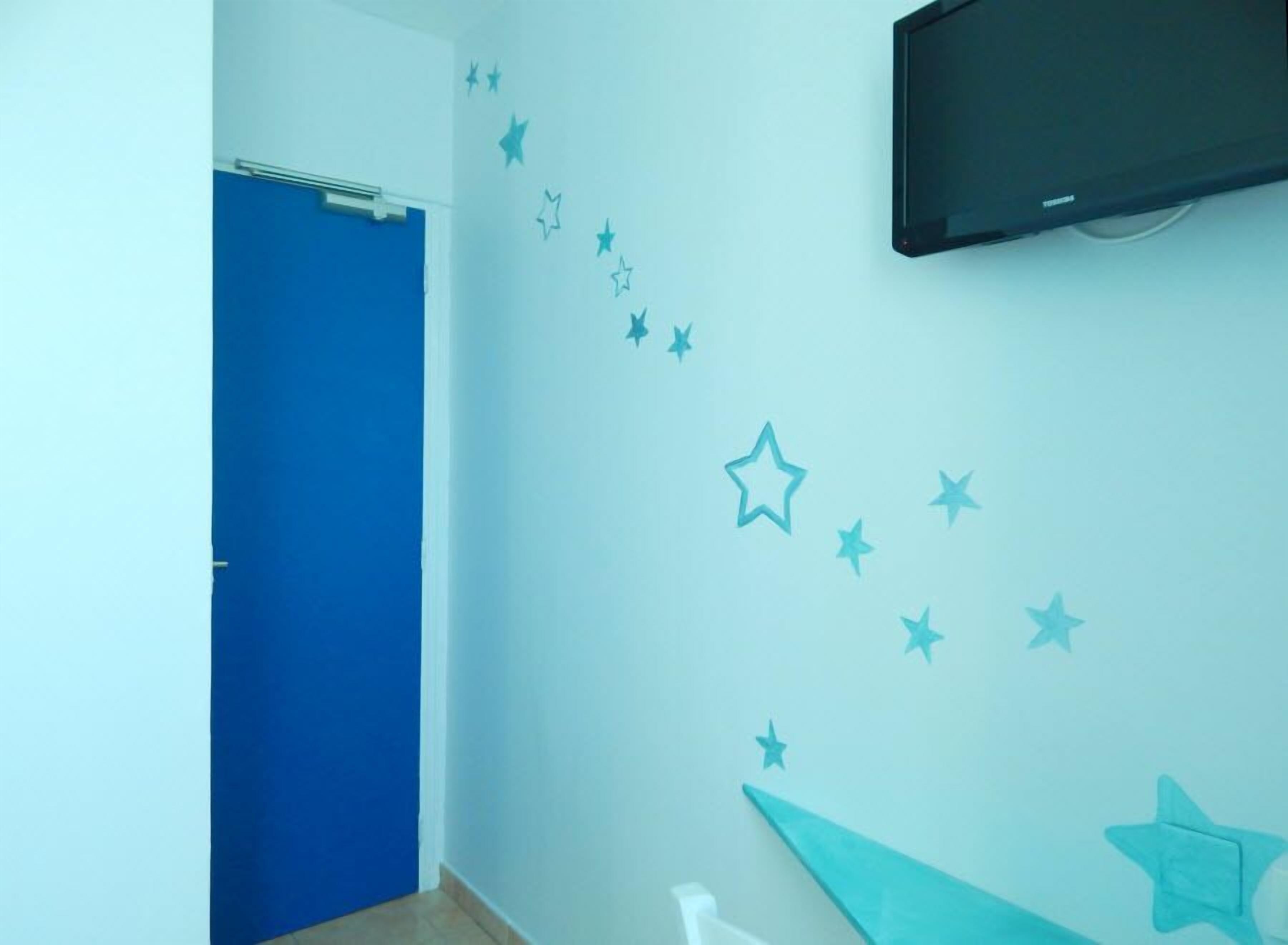 double or twin room | living area | flat-screen tv