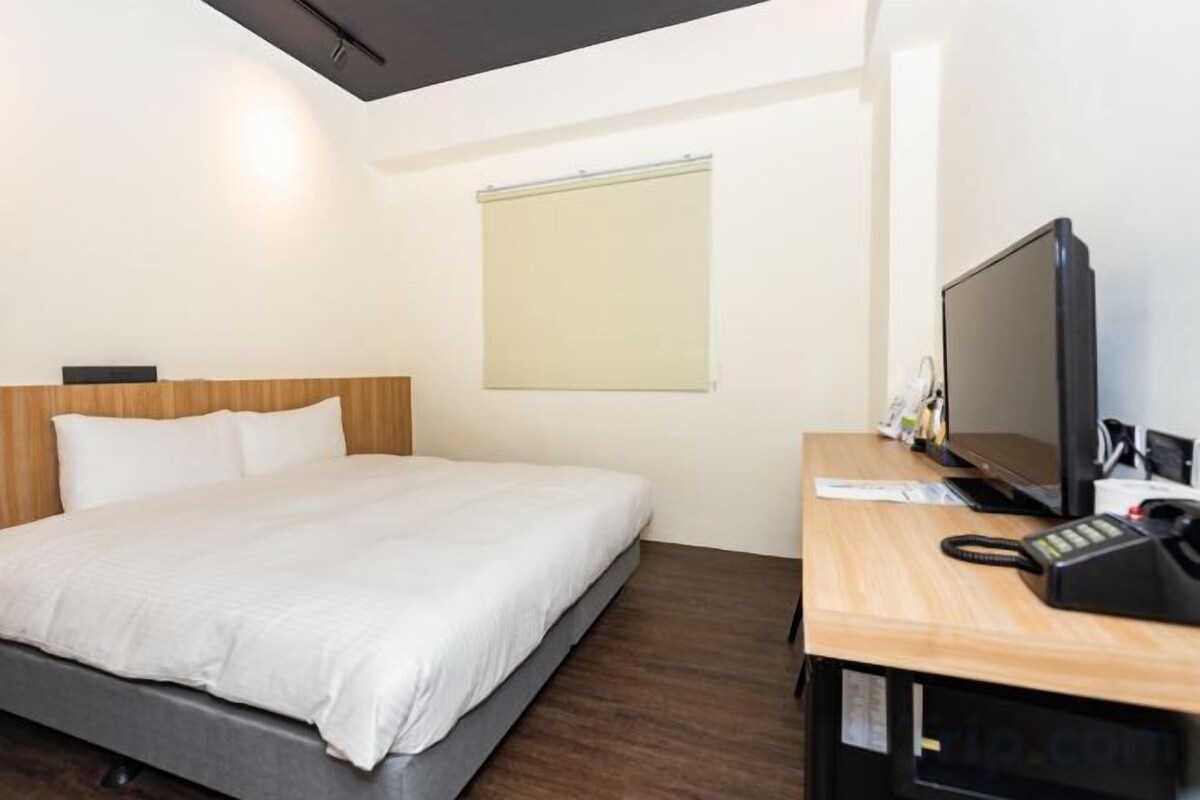Desk, blackout drapes, WiFi (free), bed sheets