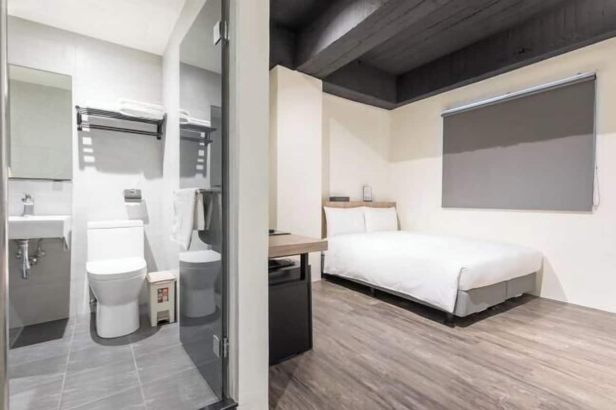 Desk, blackout drapes, WiFi (free), bed sheets