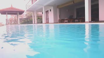 Outdoor pool, an infinity pool