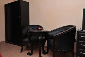 Dobbelt- eller tomannsrom | Oppholdsområde | TV