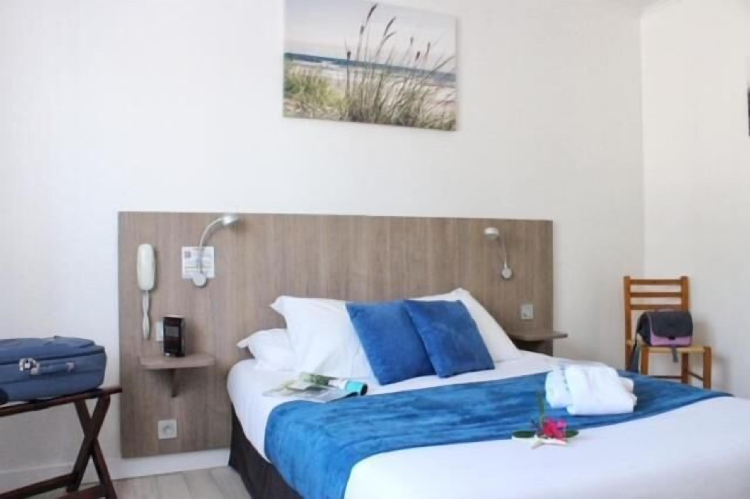 in-room safe, desk, blackout curtains, free wifi