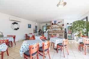 Päivittäinen mannermainen aamiainen maksusta