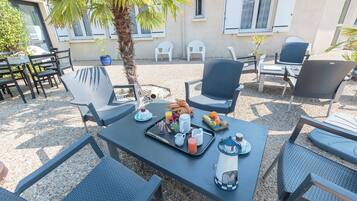 Petit déjeuner continental servi tous les jours en supplément