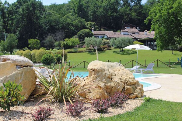 Piscine extérieure (ouverte en saison)