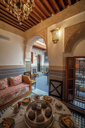 32-cm plasma TV with cable channels, offices - Dar D'or Fes (Fes)
