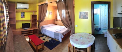 Basic Bungalow, 1 Double or 2 Twin Beds (2 pax) | Private kitchen