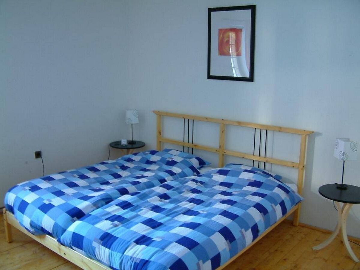 4 bedrooms, internet, bed sheets