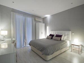 1 bedroom, desk, iron/ironing board, internet